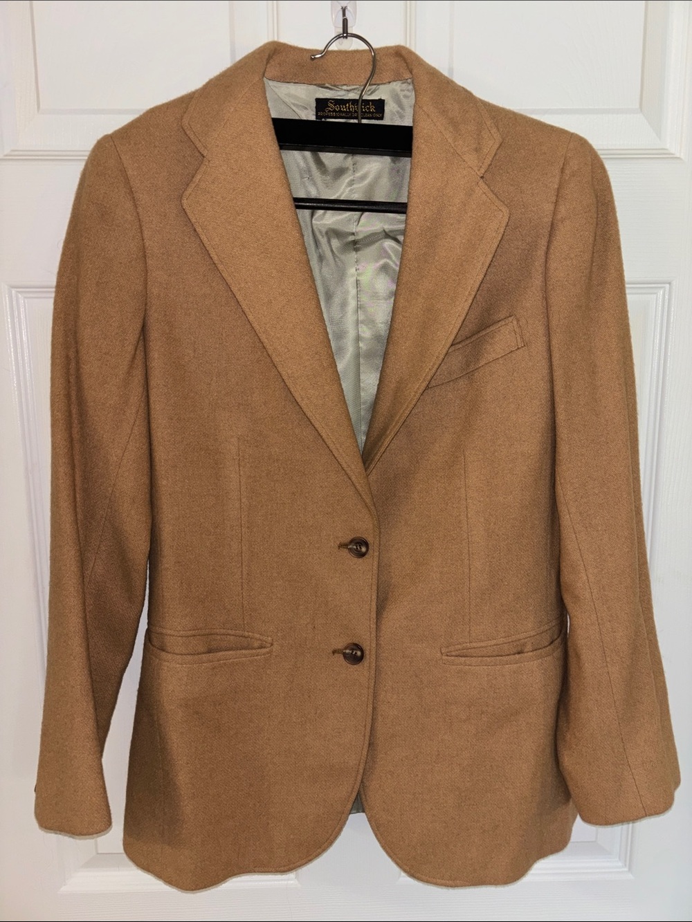 Sleek, fitted women’s blazer